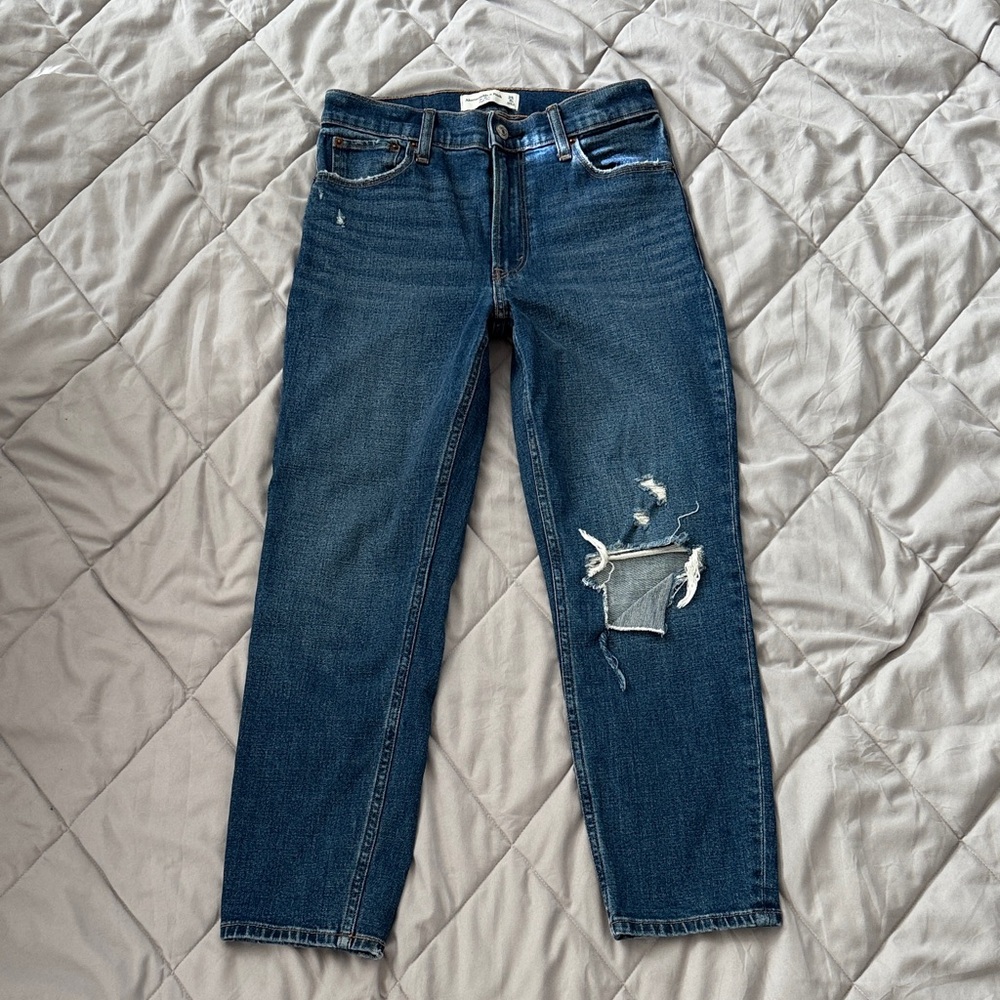 Abercrombie & Fitch Blue high rise Mom Jeans Sz 25